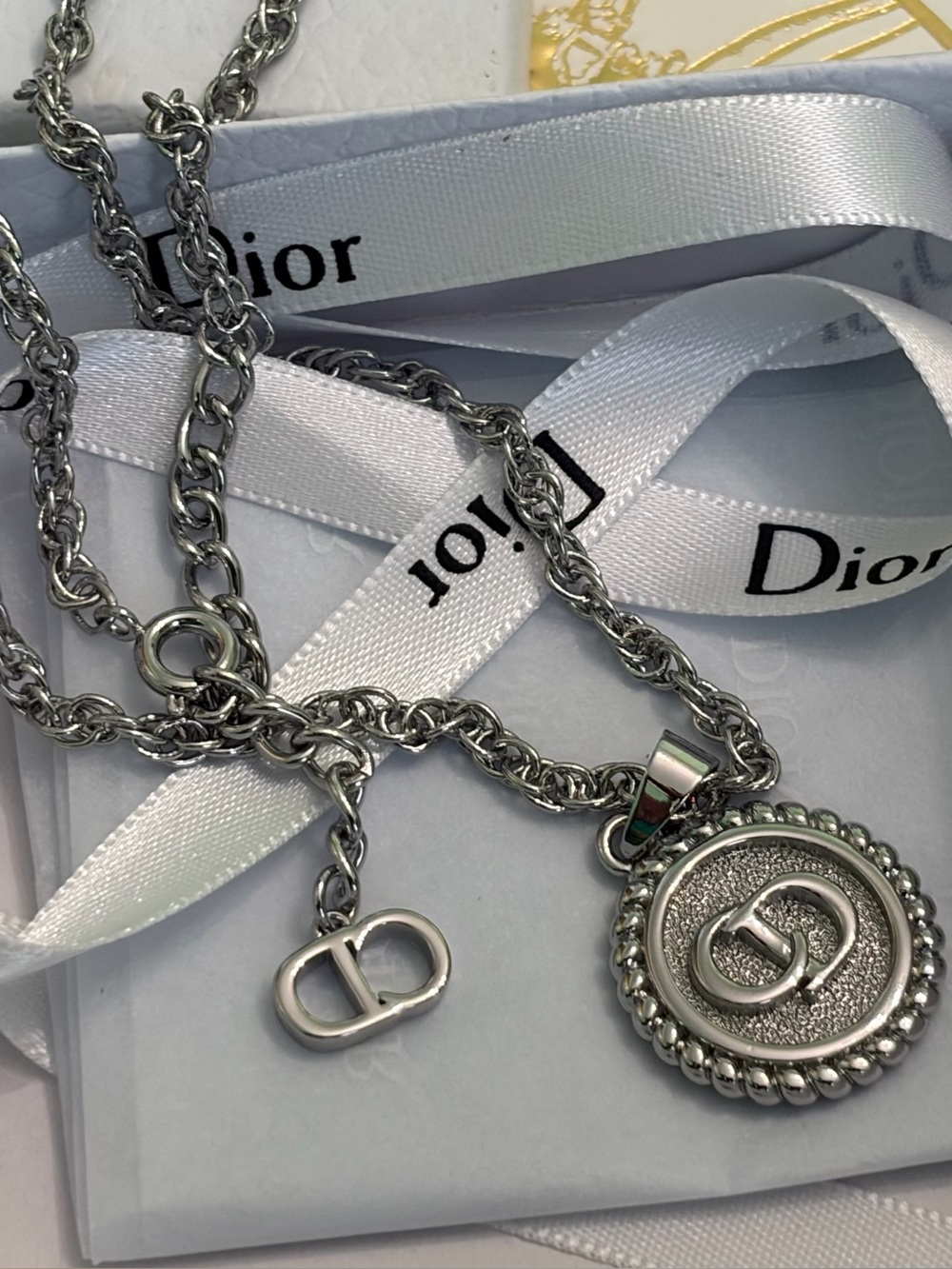 Christen Dior CD logo necklace New